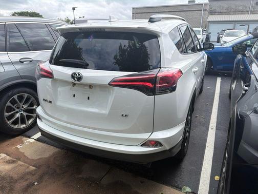 Super White 2018 Toyota RAV4 LE