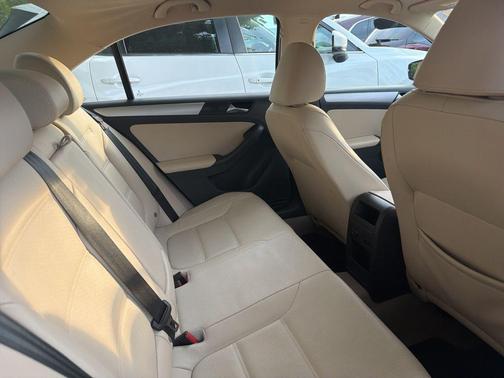 Candy White 2012 Volkswagen Jetta SEL