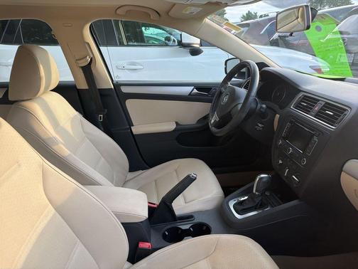 Candy White 2012 Volkswagen Jetta SEL