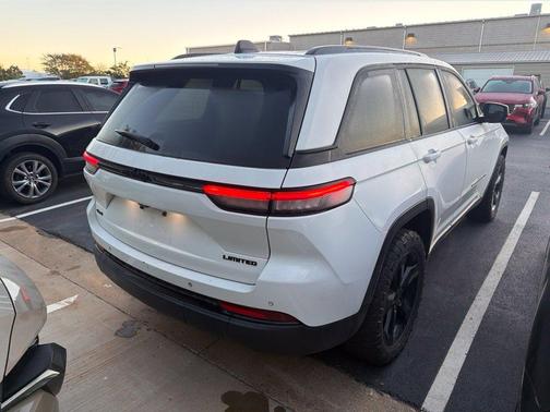 Bright White Clearcoat 2024 Jeep Grand Cherokee Limited