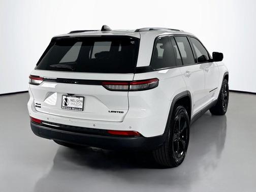 Bright White Clearcoat 2024 Jeep Grand Cherokee Limited