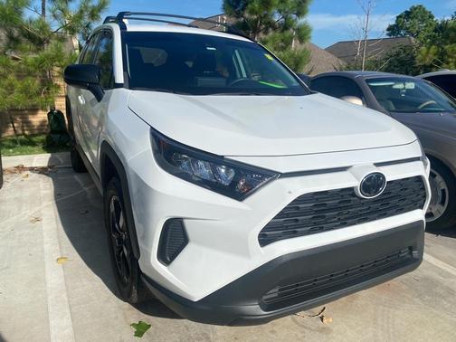 2020 Toyota RAV4 LE