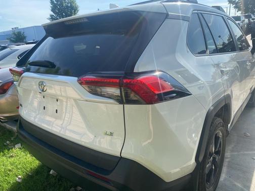 2020 Toyota RAV4 LE