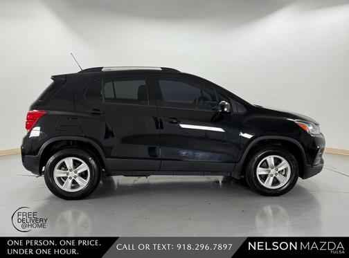 Mosaic Black Metallic 2021 Chevrolet Trax LT