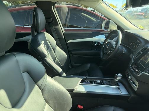 2018 Volvo XC90 T5 Momentum