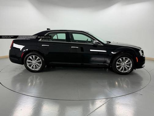 Gloss Black 2019 Chrysler 300 Limited