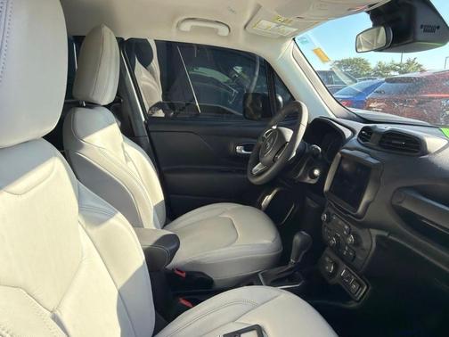 Alpine White Clearcoat 2023 Jeep Renegade Latitude