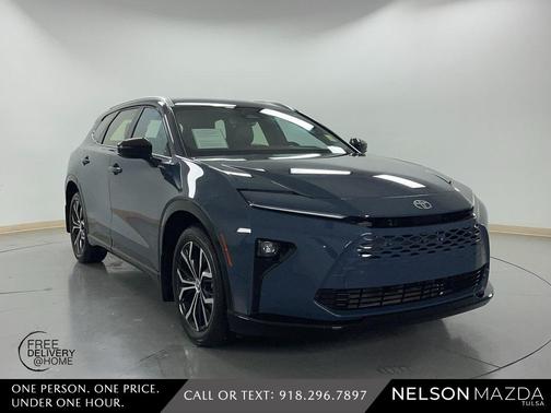 2025 Toyota Crown Signia XLE