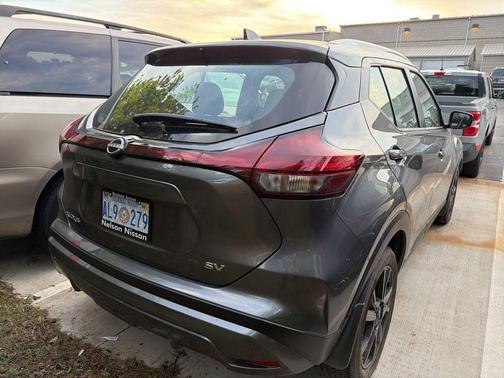 Gun Metallic 2024 Nissan Kicks SV