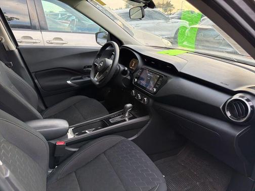 Gun Metallic 2024 Nissan Kicks SV