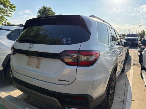 White 2023 Honda Pilot Touring