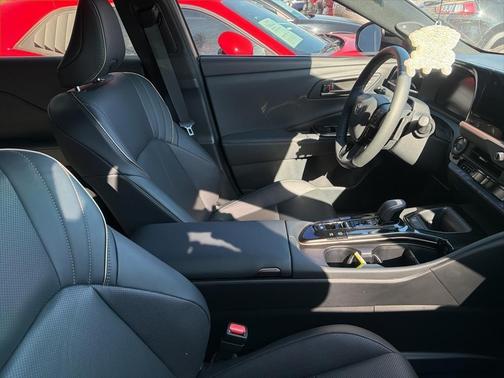 2025 Toyota Crown Signia LIMITED