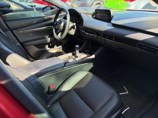 2024 Mazda Mazda3 FWD w/Premium Package