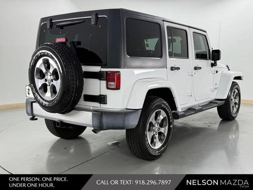 Bright White Clearcoat 2016 Jeep Wrangler Unlimited Sahara