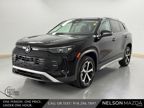 Deep Black Pearl Effect 2025 Volkswagen Tiguan 2.0T SE
