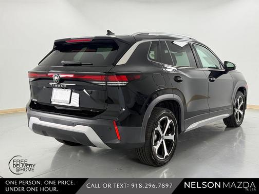 Deep Black Pearl Effect 2025 Volkswagen Tiguan 2.0T SE