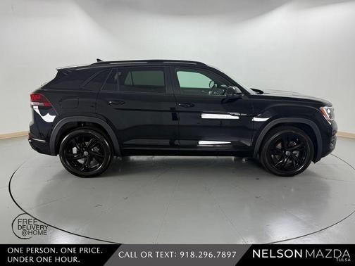 Deep Black Pearl Effect 2025 Volkswagen Atlas Cross Sport 2.0T SEL R-Line Black
