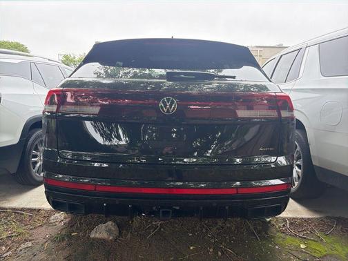 Deep Black Pearl Effect 2025 Volkswagen Atlas Cross Sport 2.0T SEL R-Line Black