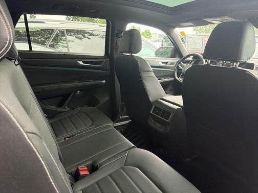 Deep Black Pearl Effect 2025 Volkswagen Atlas Cross Sport 2.0T SEL R-Line Black