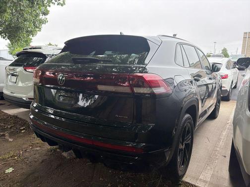Deep Black Pearl Effect 2025 Volkswagen Atlas Cross Sport 2.0T SEL R-Line Black