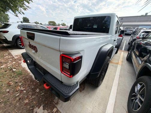 Bright White Clearcoat 2025 Jeep Gladiator Mojave