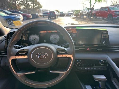 2022 Hyundai ELANTRA SEL