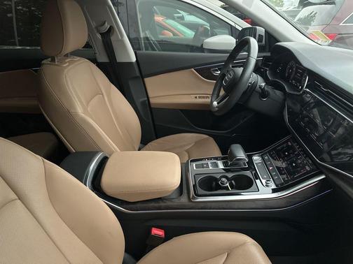 Carrara White 2019 Audi Q8 3.0T Premium Plus