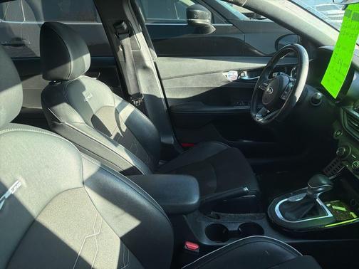 Aurora Black Pearl 2021 Kia Forte GT-Line