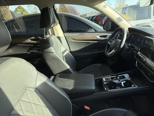 2024 Volkswagen Atlas 2.0T SEL Premium R-Line