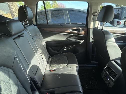 2024 Volkswagen Atlas 2.0T SEL Premium R-Line