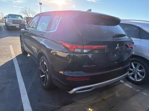 2022 Mitsubishi Outlander SE