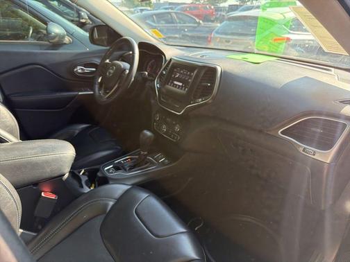 Bright White Clearcoat 2019 Jeep Cherokee Latitude Plus