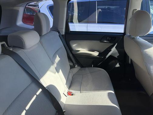 2017 Subaru Forester 2.5i