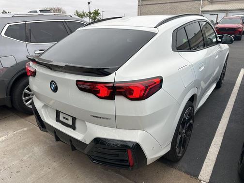 Alpine White 2025 BMW X2 xDrive28i