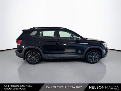 Deep Black Pearl Effect 2022 Volkswagen Taos 1.5T S