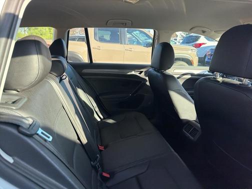 2017 Volkswagen Golf Alltrack TSI S