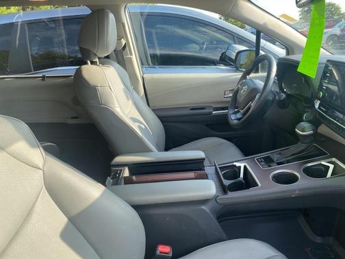 2021 Toyota Sienna XLE