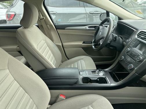 Oxford White 2017 Ford Fusion SE