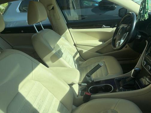 Candy White 2015 Volkswagen Passat 2.0L TDI DSG SEL Premium