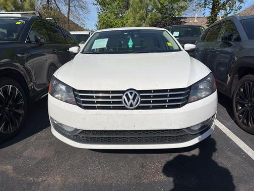 Candy White 2015 Volkswagen Passat 2.0L TDI DSG SEL Premium