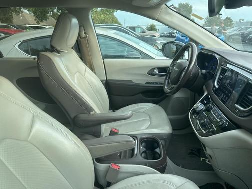 2018 Chrysler Pacifica Touring-L