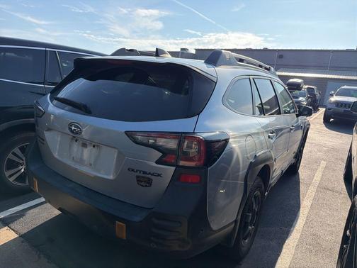 Ice Silver Metallic 2022 Subaru Outback Wilderness