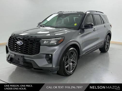 Gray Metallic 2025 Ford Explorer ST-Line