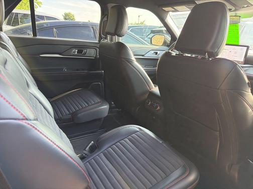 Gray Metallic 2025 Ford Explorer ST-Line
