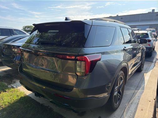 Gray Metallic 2025 Ford Explorer ST-Line