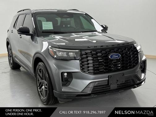 Gray Metallic 2025 Ford Explorer ST-Line