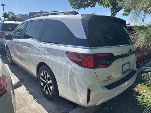 White 2025 Honda Odyssey EX-L