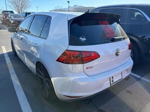 2017 Volkswagen Golf GTI SE 4-Door