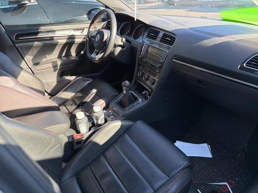 2017 Volkswagen Golf GTI SE 4-Door