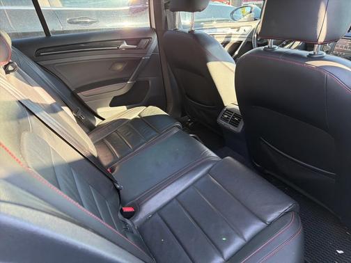 2017 Volkswagen Golf GTI SE 4-Door